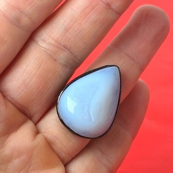 Hand Made 925 Sterling Silver Ring Size 7.75 with 40 ct Natural Chalcedony - Picture 10 of 13